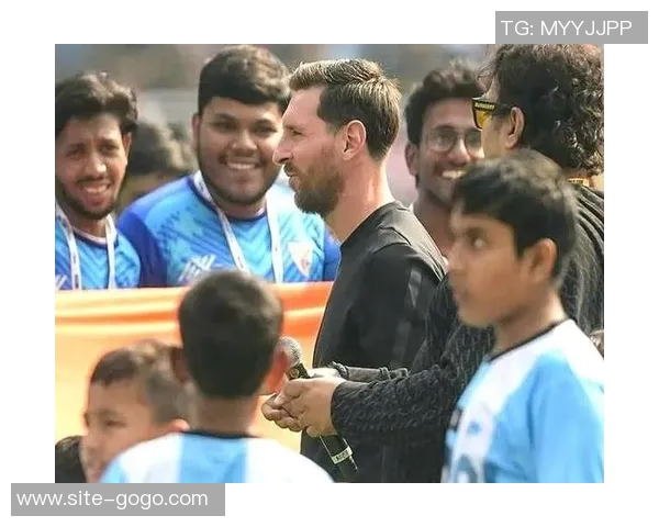 梅西因安全隐患和管理混乱提前结束绕场活动引发球迷不满