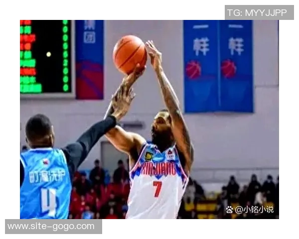 布劳恩复出状态低迷半场未得分却贡献4篮板2助攻