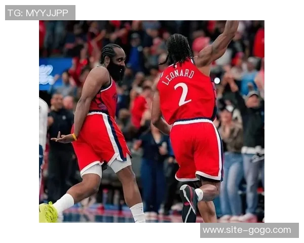 开拓者遭遇双重打击大洛精准射门哈登莱昂纳德强势压制 开拓者遭遇双重打击大洛精准射门哈登莱昂纳德强势压制