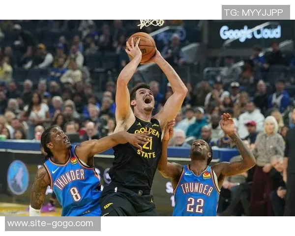 亚历山大惊人表现三节打卡十次勇士库里赛季创下19次胜利纪录