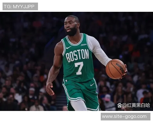 杰伦布朗半场表现出色普理查德助攻频繁两人联手引领球队攻势